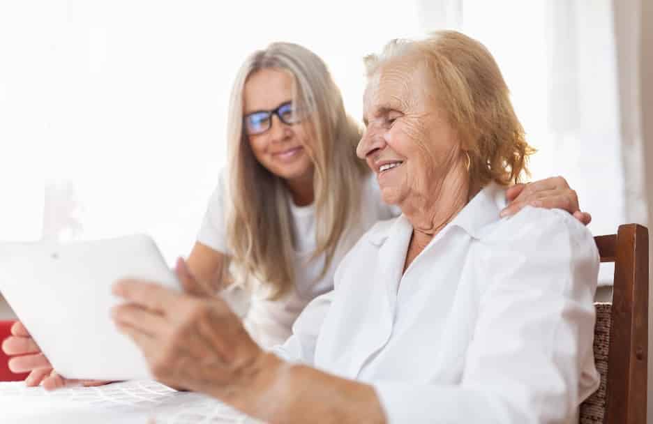 Tech Talks for Seniors: Educational Programs on Digital Literacy at iCare Communities