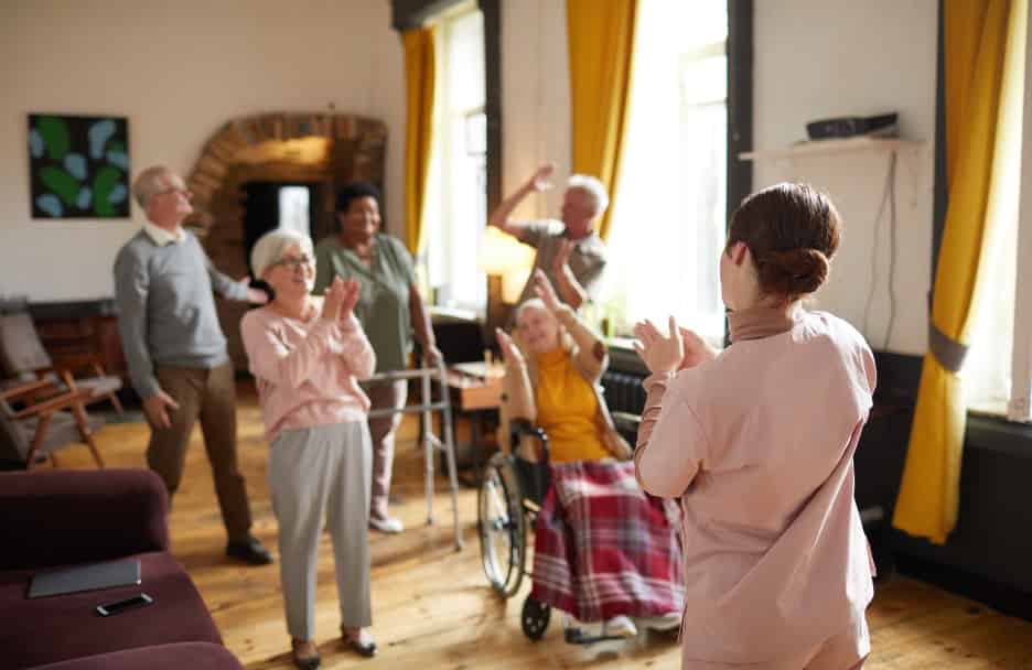 The Art of Connecting: Social Activities for Seniors in Assisted Living at iCare